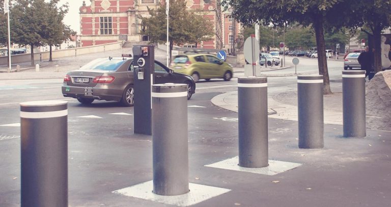 Movable-and-fixed-bollards